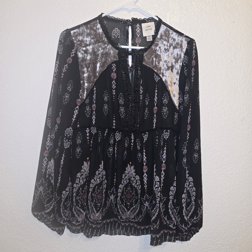 New no tags knox rose Medium detailed cut out front and keyhole back boho tunic